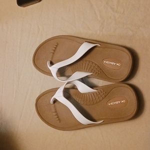 okabashi flip flops size medium in brown